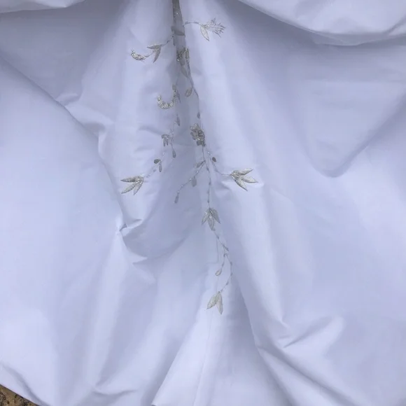 Taffeta Strapless Wedding/Gown, Beads & Embroidery NWT - Picture 8 of 10